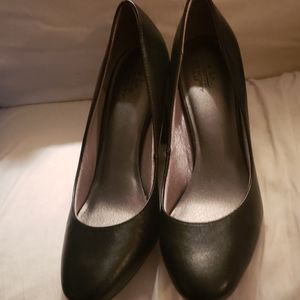Black Pumps